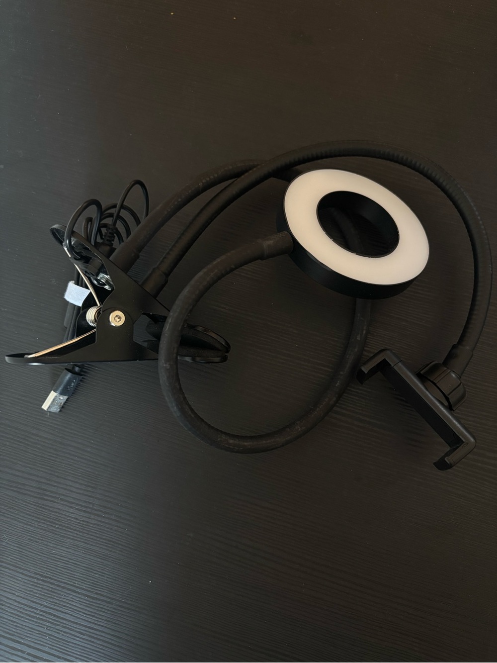Ring light with phone holder desk clip